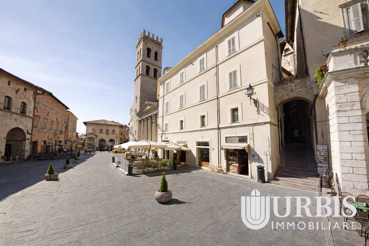 Azienda – Piazza del Comune