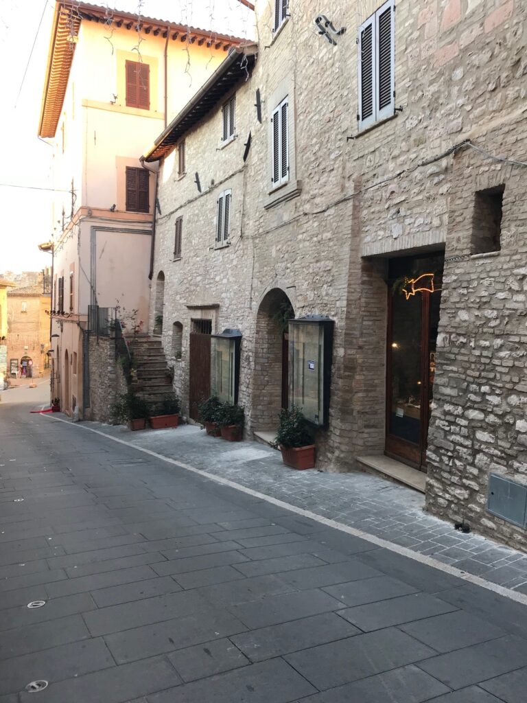 Locale Commerciale Assisi – Via Fontebella